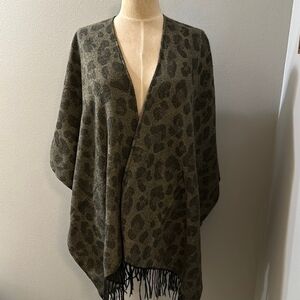 Woolrich Leopard Print Poncho,/Shawl/Wrap  one size 80%  Poky 30% Viscose